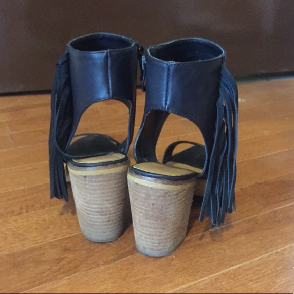 Very Volatile leather heels with fringe detail! - Picture 6 of 7